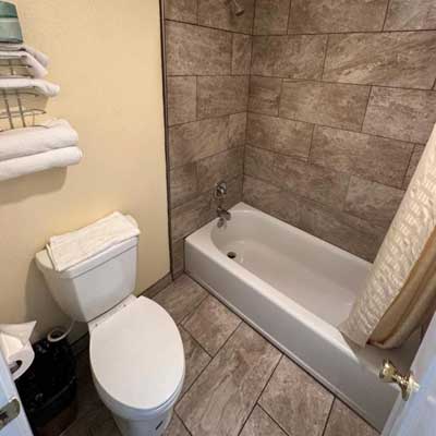 Relax Inn of Medford Bathroom