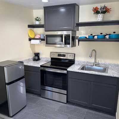 Relax Inn of Medford Bedroom kitchen