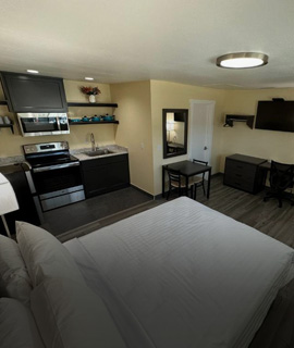 Relax Inn of Medford Deluxe Queen Suite