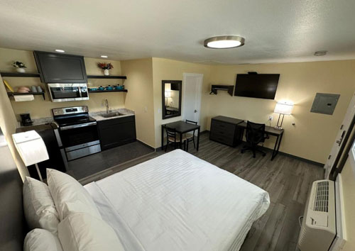 Relax Inn of Medford Deluxe Queen Suite